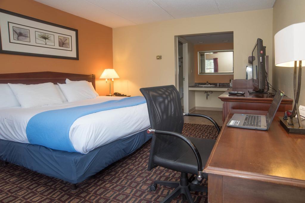 Colonnade Inn Lyndonville ภายนอก รูปภาพ