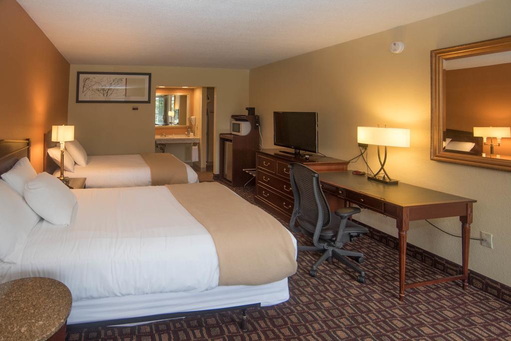 Colonnade Inn Lyndonville ภายนอก รูปภาพ