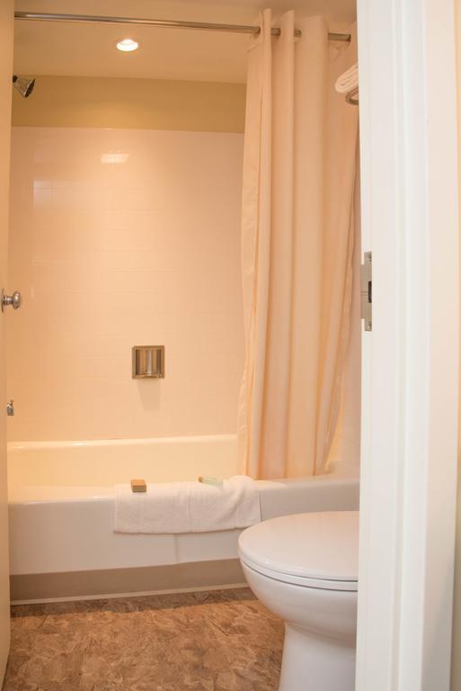 Colonnade Inn Lyndonville ภายนอก รูปภาพ