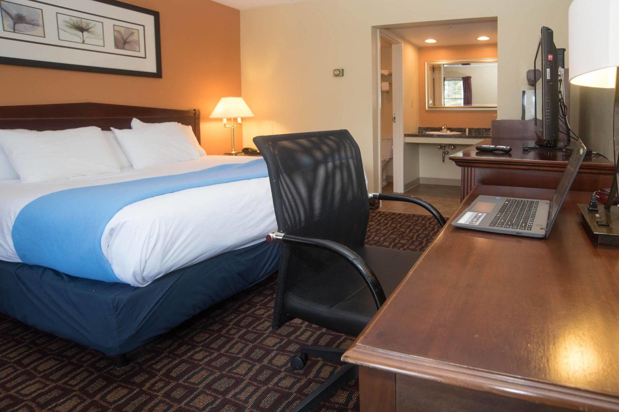 Colonnade Inn Lyndonville ภายนอก รูปภาพ