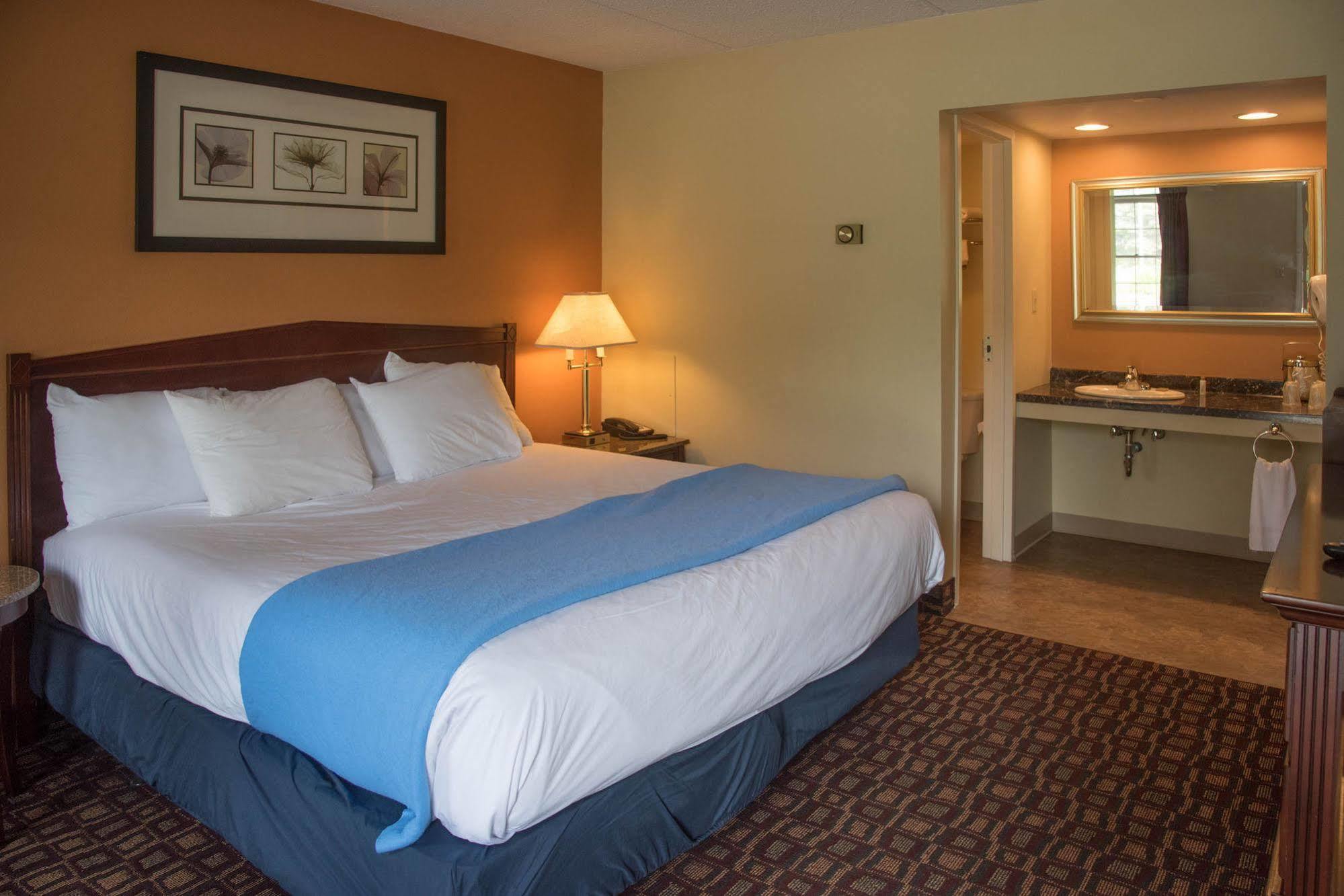 Colonnade Inn Lyndonville ภายนอก รูปภาพ