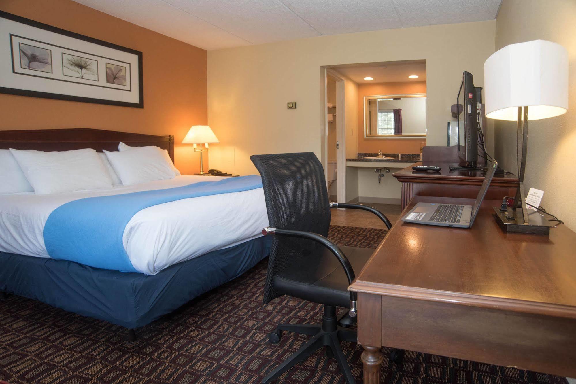 Colonnade Inn Lyndonville ภายนอก รูปภาพ