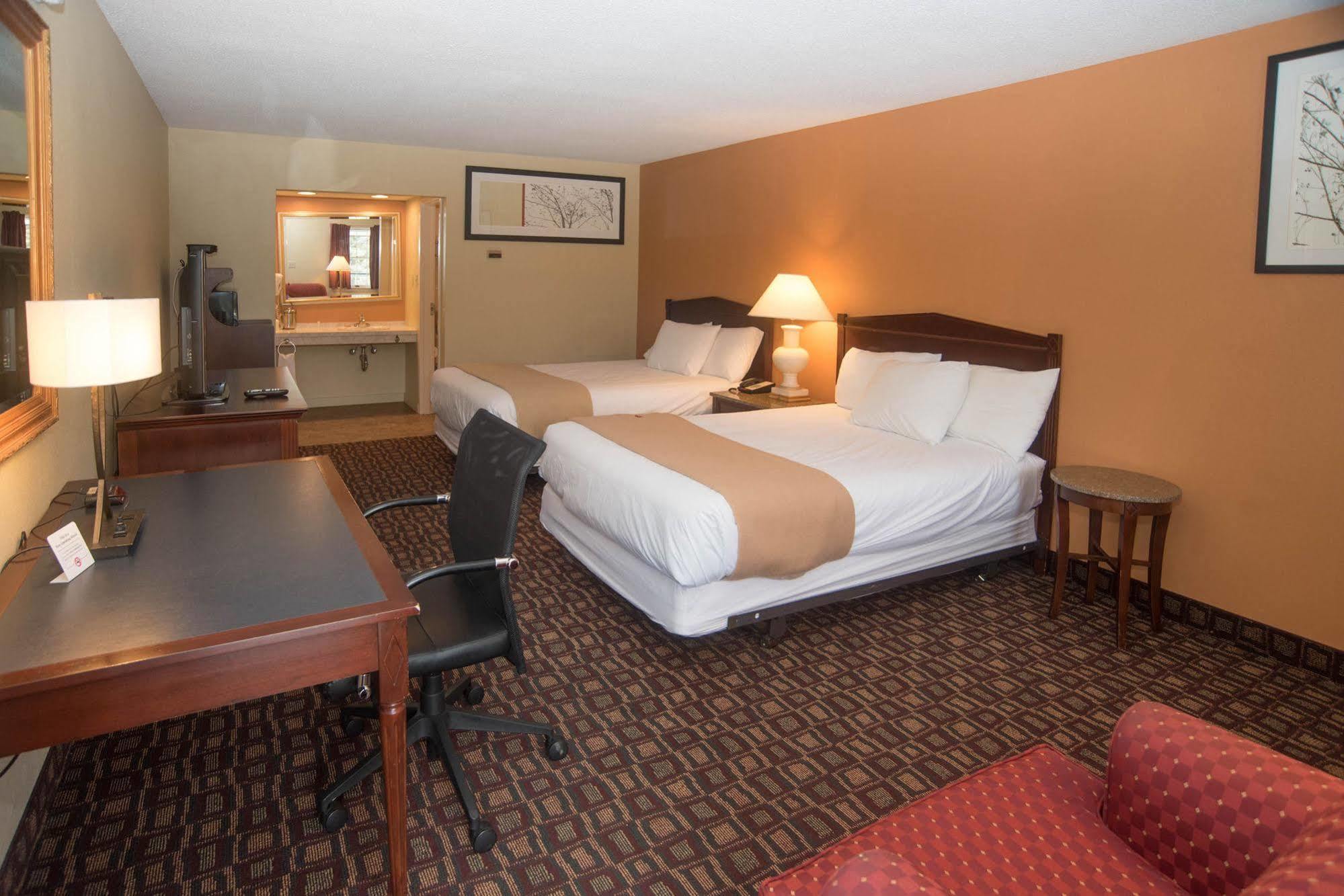 Colonnade Inn Lyndonville ภายนอก รูปภาพ