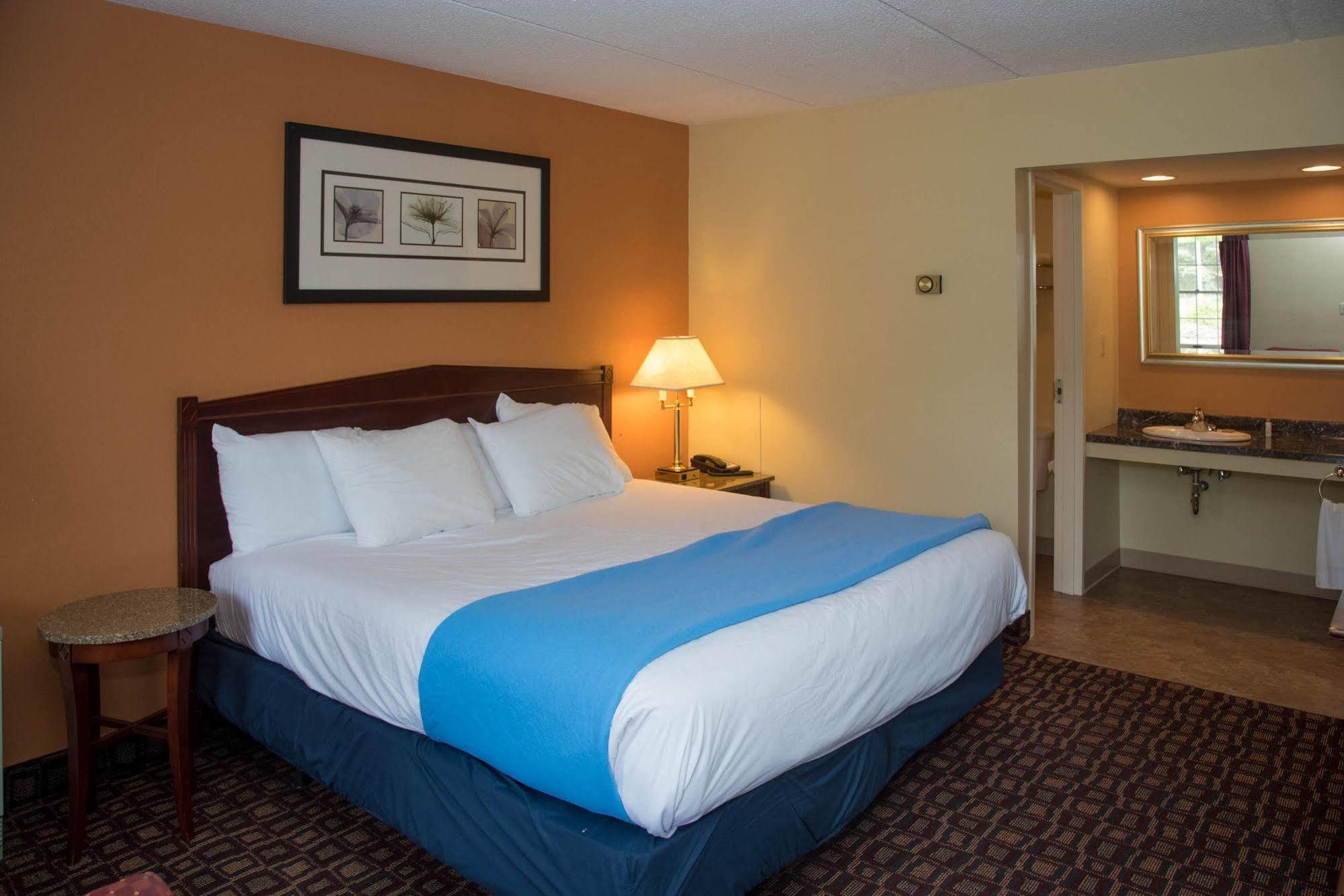 Colonnade Inn Lyndonville ภายนอก รูปภาพ