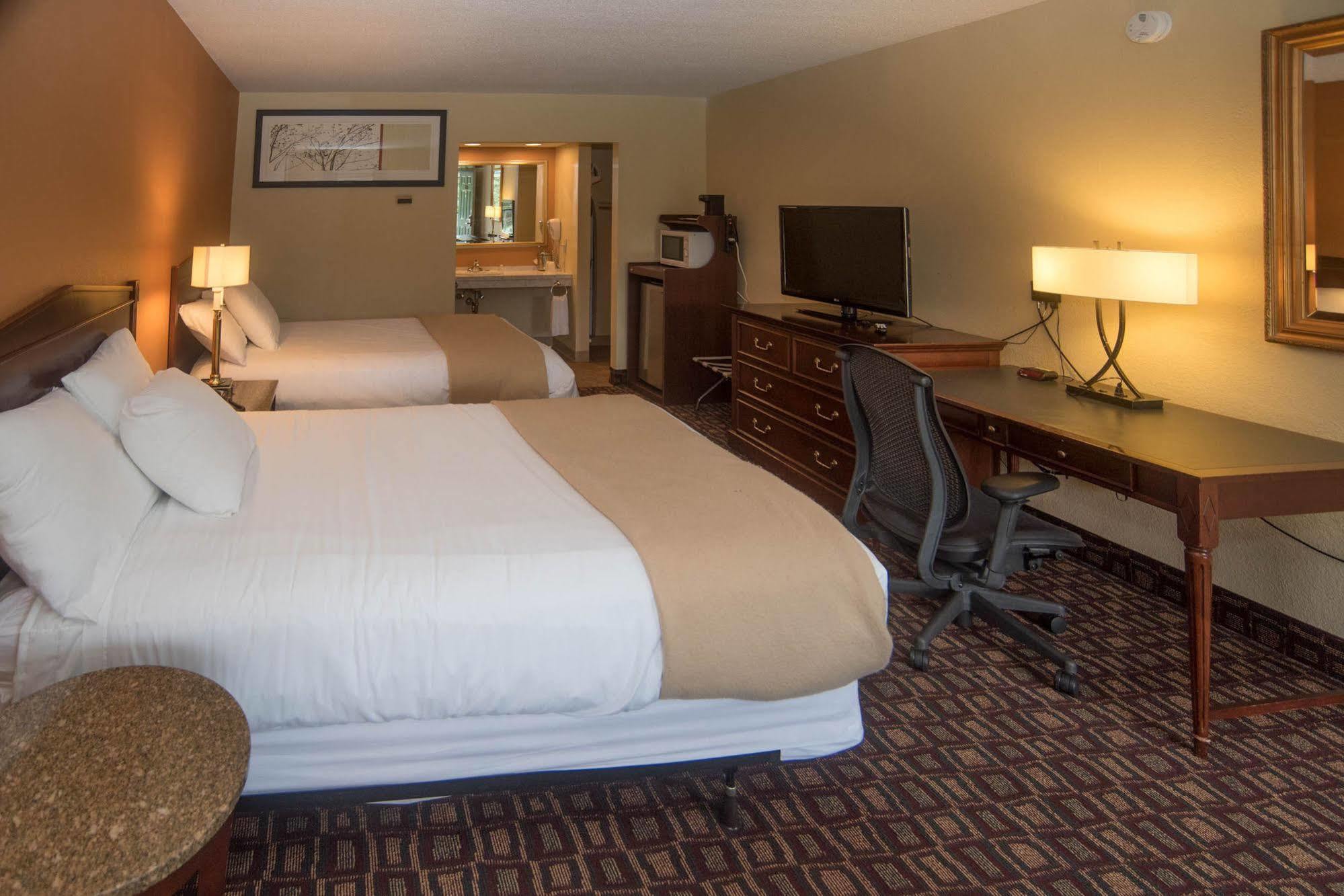Colonnade Inn Lyndonville ภายนอก รูปภาพ